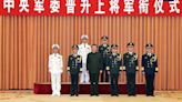 中央軍委晉升王仁華、肖天亮2名上將 習近平頒發命令狀