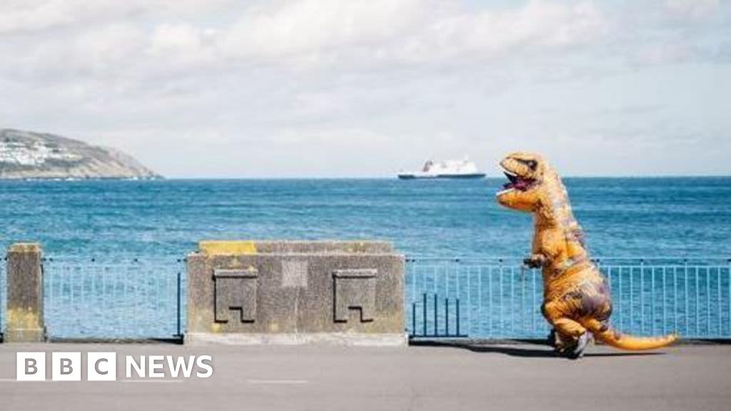 Promenade dinosaur fun run in aid of Manx disability charity