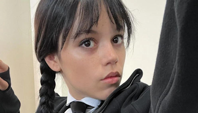 Jenna Ortega compartilha foto nos bastidores de 'Wandinha'