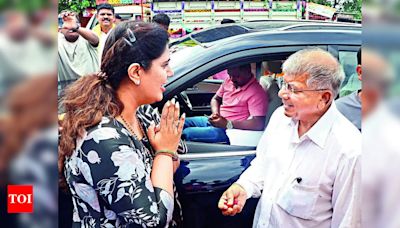 Prakash Ambedkar urges Manoj Jarange to contest on all 288 assembly seats in Maharashtra | Aurangabad News - Times of India