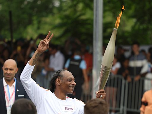 Snoop Dogg porta la antorcha olímpica muy cerca de París
