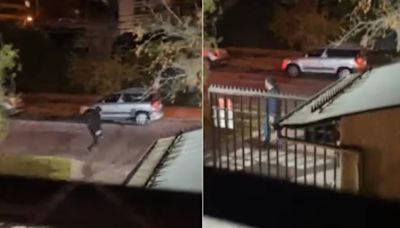 Una escena de película: dos bandas de ladrones se enfrentan a tiros para robar el mismo coche