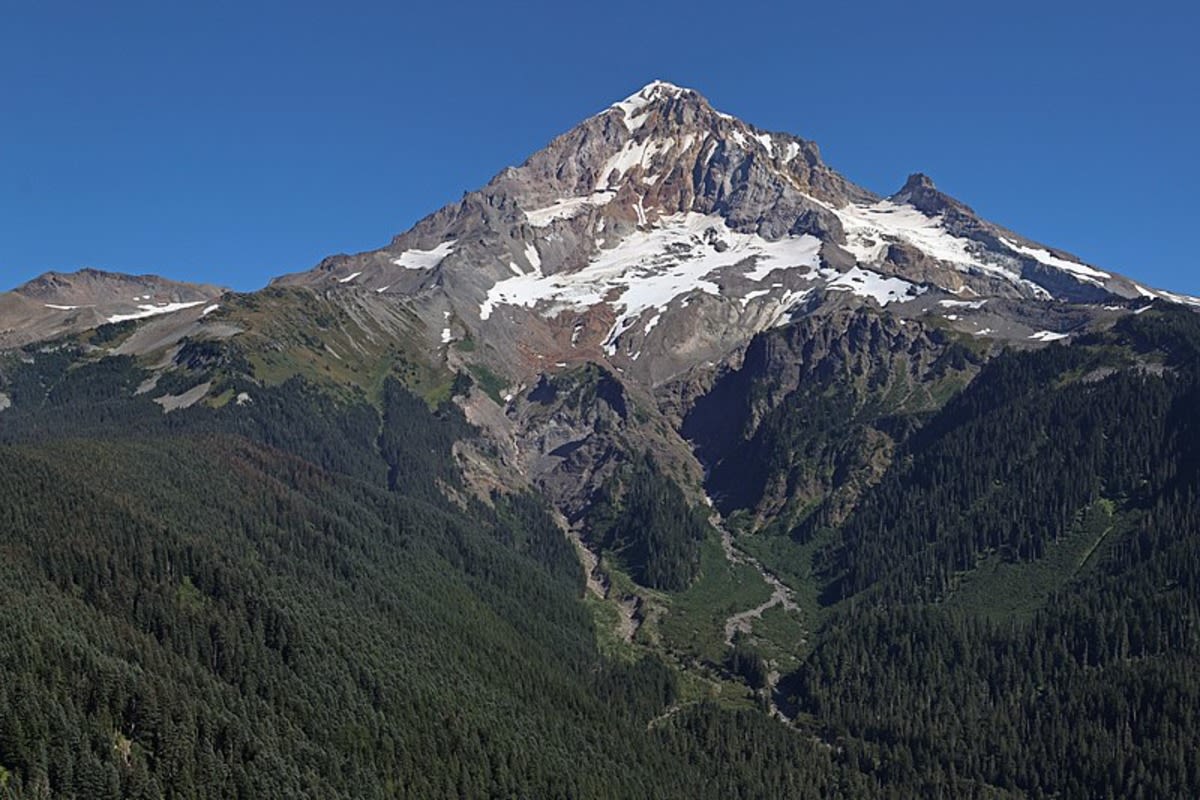 Arizona Man in Critical Condition After 700-Foot Fall on Mount Hood