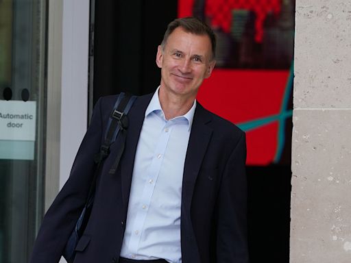 Hunt apologises for government failures during Covid