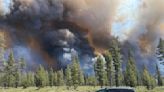 Fuertes vientos propagan incendio cerca de popular centro vacacional de Oregon, provoca desalojos