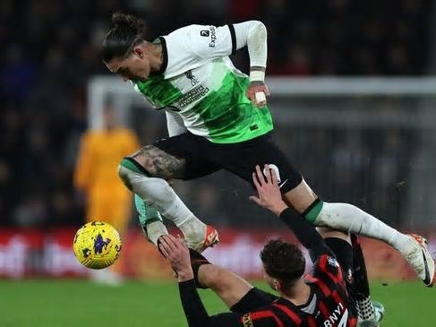 Video: Darwin Núñez falló un gol increíble minutos después de haber entrado en Liverpool desde el banco