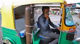 【印度疫情】印度篤篤車變救護車 裝有氧氣瓶、血氧機四出載人