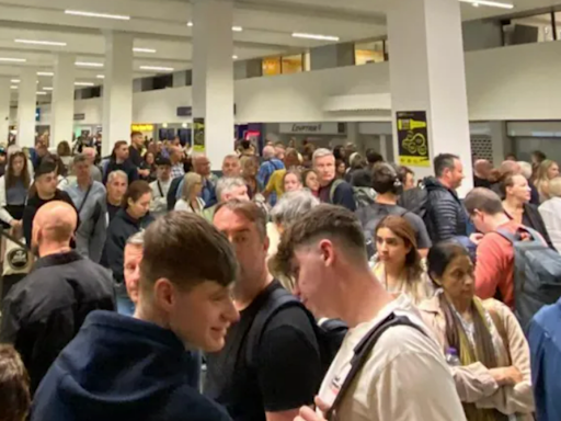 Manchester Airport passengers without luggage after power cut