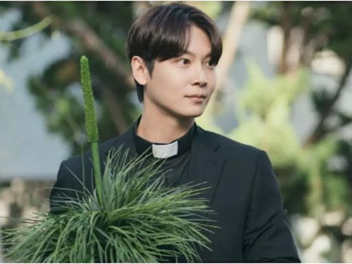 ‘DNA Lover’ new stills introduce Lee Chul Woo as gentle priest Andrea - Times of India