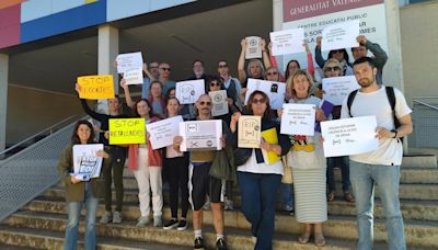 Nueva protesta en Dénia contra los recortes en su Escuela Oficial de Idiomas: "No está justificado suprimir cursos"