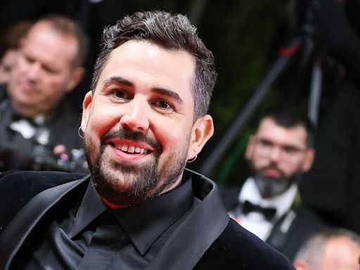 "On leur a mis le nez dans leur caca" : Artus se félicite qu'une grande marque accepte finalement d'habiller les acteurs d'"Un p'tit truc en plus" à Cannes