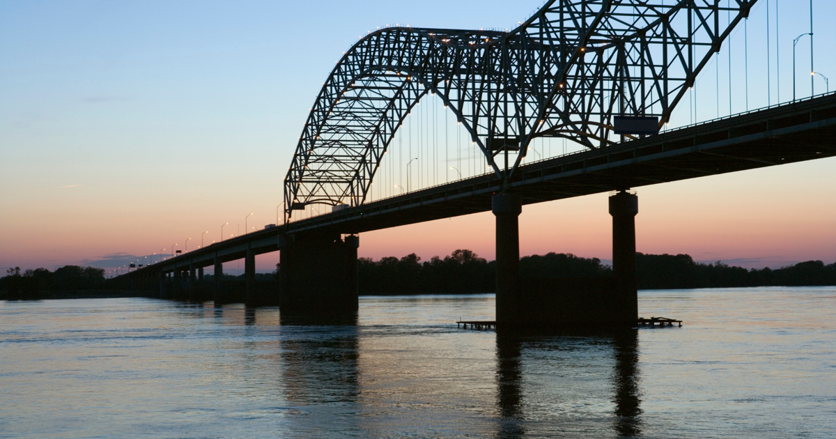 Man rescued after watercraft crash in Mississippi River, police say