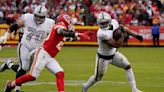 Raiders sorprenden a unos tribulados Chiefs con 2 touchdowns defensivos en triunfo por 20-14