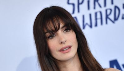 Anne Hathaway dice que tuvo que besar a 10 hombres durante unas audiciones “asquerosas”