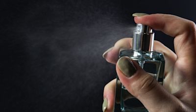 Encuentran 'outlet' oculto de perfumes Carolina Herrera, Dior y Gucci: Precios imperdibles