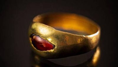 以色列現「鑲紅寶石金戒指」 距今已2300年完好無損