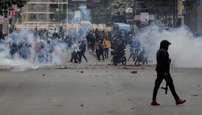El presidente de Kenia destituyó a todos sus ministros tras semanas de mortíferas protestas