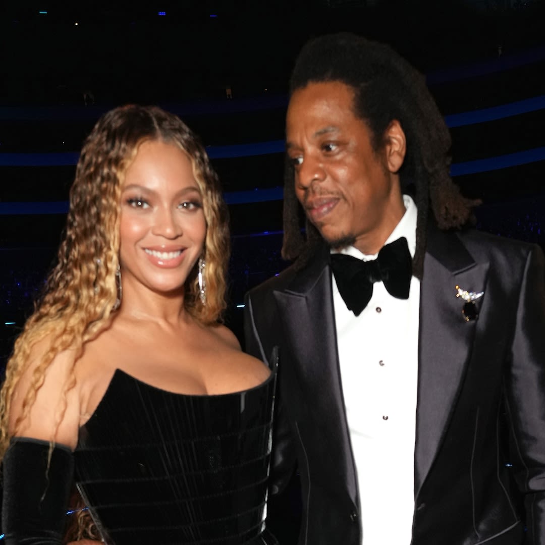 Beyoncé and Jay-Z Put in Their Love on Top in Rare Birthday Vacation Photos - E! Online