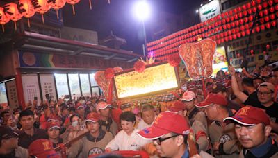 台中市長盧秀燕迎接大甲媽祖回鑾 (圖)