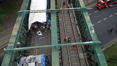 La Nación / Investigan causa de choque de trenes que dejó 30 heridos en Argentina