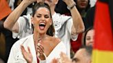 Izabel Goulart y su declaración de amor a Kevin Trapp en las gradas del Mundial de Qatar 2022