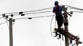 Anuncian demanda colectiva contra Enel y CGE por cortes de luz en la Región Metropolitana