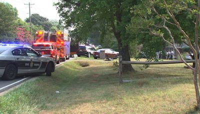 Troopers: Chase along I-85 ends with woman crashing into tree