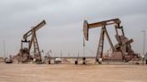 Oil Drops With US Stockpiles and Middle East Tensions in Focus
