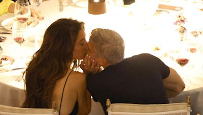 L'Italie, son vin rouge et des chandelles... Le dîner romantique de George et Amal Clooney