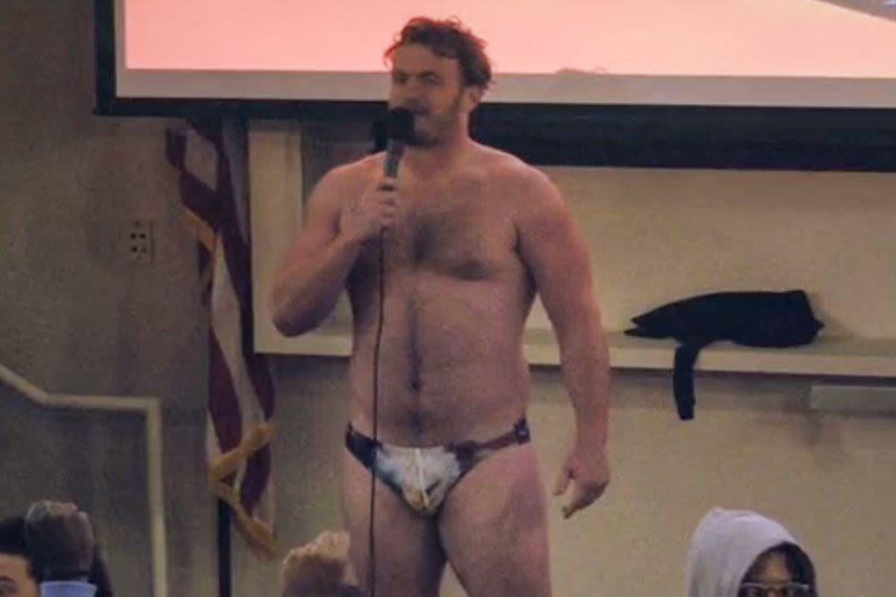 Chicago Bears Rookie Theo Benedet Strips Down to Speedo During Team Meeting in 'Hard Knocks' Premiere