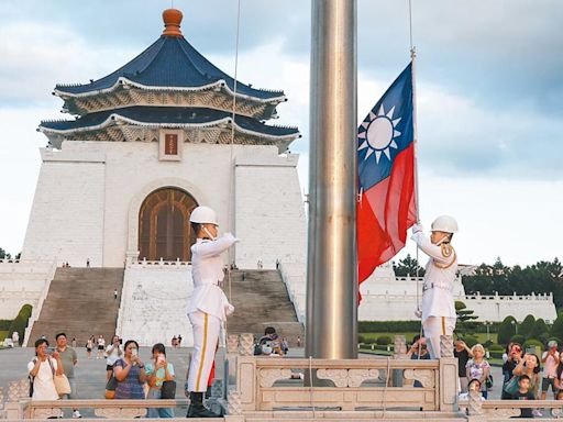 中正紀念堂儀隊移室外操演 顧立雄：兼顧轉型正義與儀隊需求