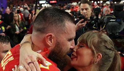 Taylor Swift fans convinced star is 'secretly engaged' to Travis Kelce