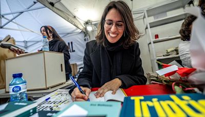 El primer Sant Jordi de Eva Baltasar tras el 'efecto Booker': “Ahora no paro de firmar, no hay descanso, eso antes no ocurría”