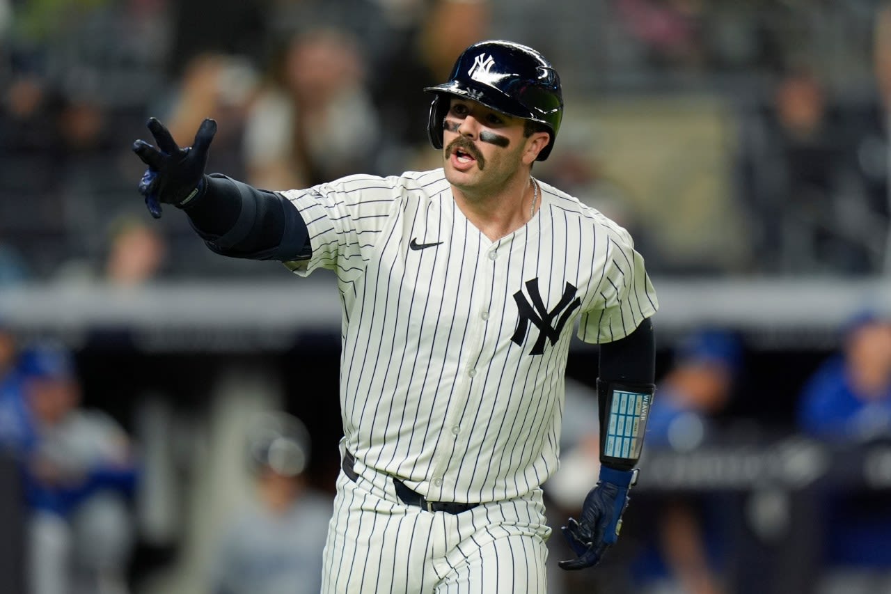 Wells hits go-ahead three-run homer, drives in four as Yankees beat Royals 10-4