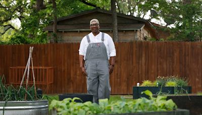 A Fort Worth neighborhood was a food desert. Then an ex-Dallas Cowboys linebacker moved in