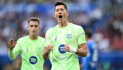 Alaves 0-3 Barcelona: Robert Lewandowski hat-trick earns Barca easy win