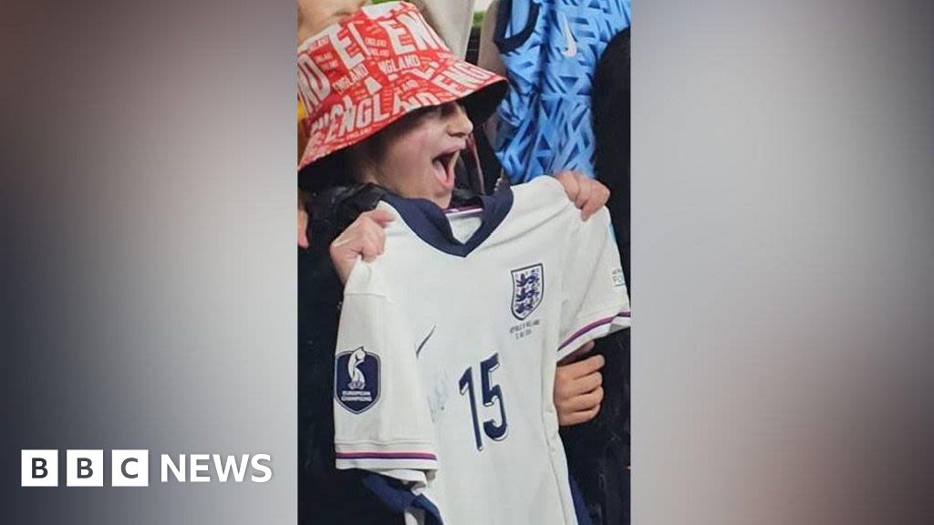 England's Millie Bright gifts top to inspired Littleport girl