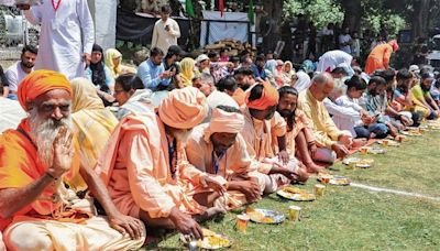 Over 12K pilgrims visit Amarnath cave shrine, total crosses 4 lakh