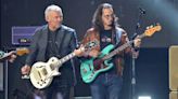Alex Lifeson and Geddy Lee reunite for Gordon Lightfoot tribute