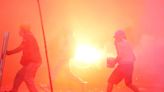Manifestantes "desactivan" gases lacrimógenos en Perú