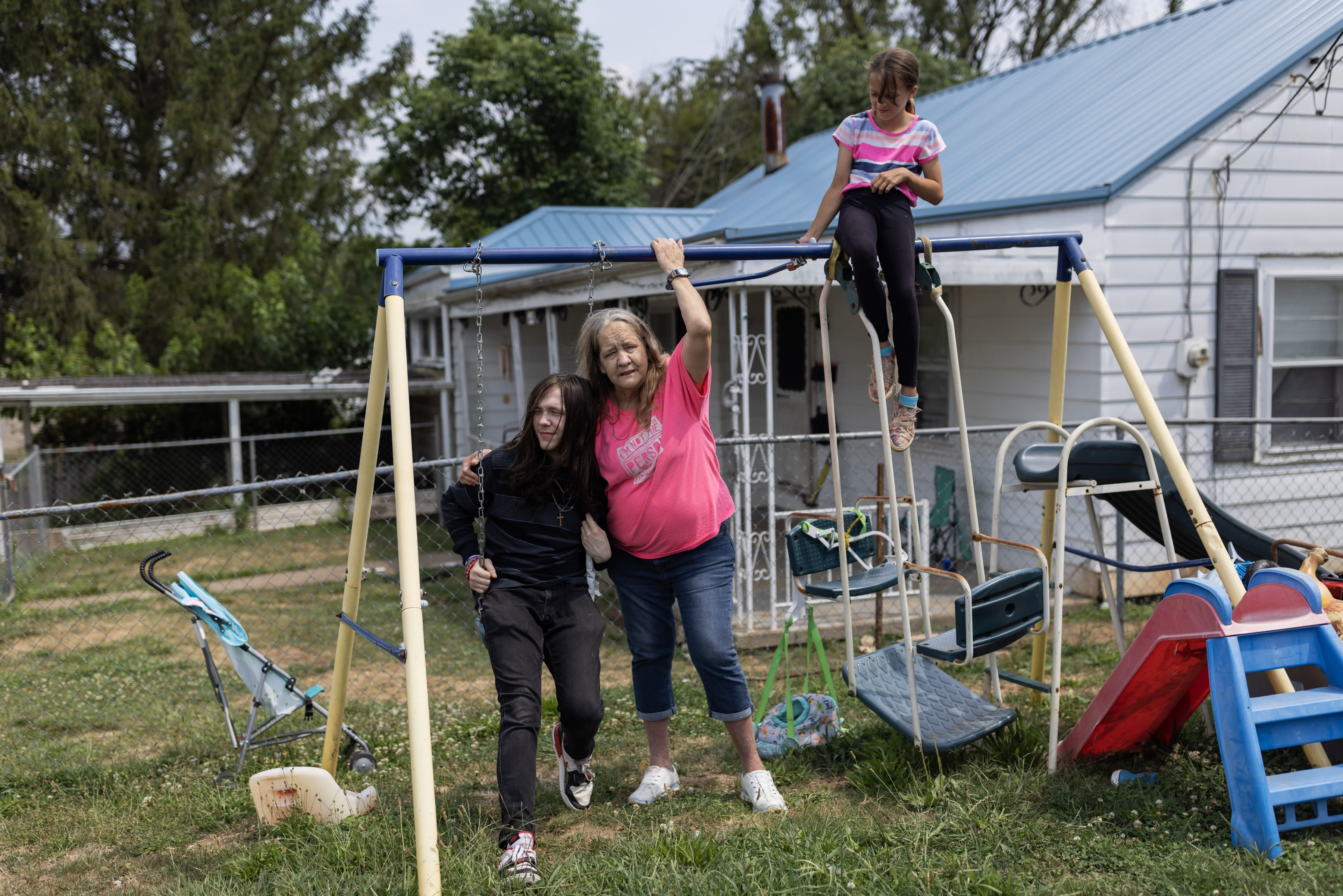 In JD Vance Country, an Addiction Scourge That Won’t Go Away