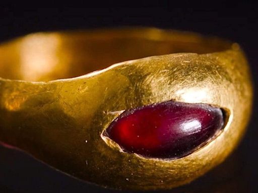 Anel de ouro de 2,3 mil anos é achado em perfeito estado em Jerusalém