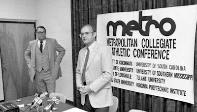 Former South Carolina athletic director Bob Marcum dies at 87