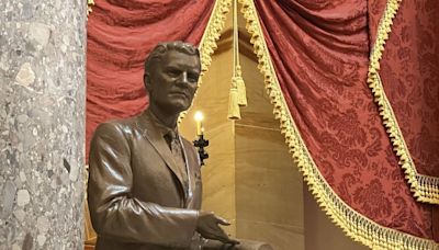 Statue of Rev. Billy Graham, who ‘transcended politics,’ now stands in US Capitol