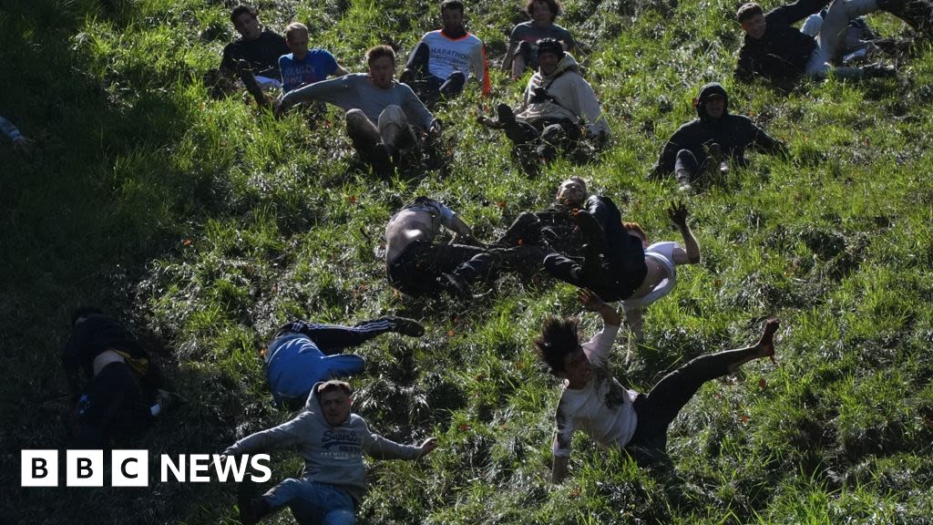 Cheese rolling in pictures: Champions crowned after cheese chase