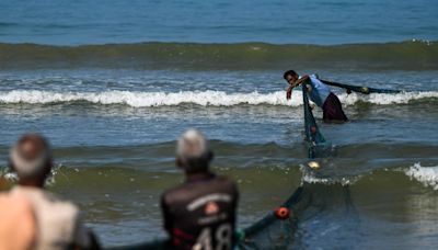 Five Sri Lankan fishermen die after drinking unknown liquids from drifting bottles