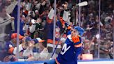 Islanders score 4 times in 2nd period to down Lightning 6-1