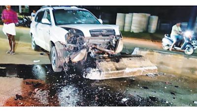 Lucky escape for passengers as car hits road divider - Star of Mysore