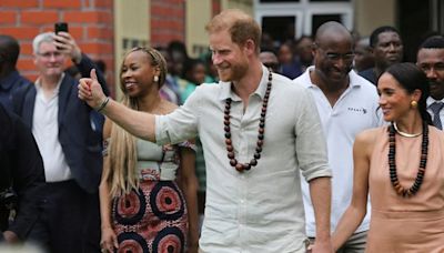 Los detalles del viaje de Meghan Markle y el príncipe Enrique a Nigeria: asientos de primera clase y un lujoso hotel