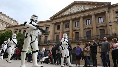 Más de 100 personajes de Star Wars toman las calles de Pamplona en apoyo a los pacientes oncológicos